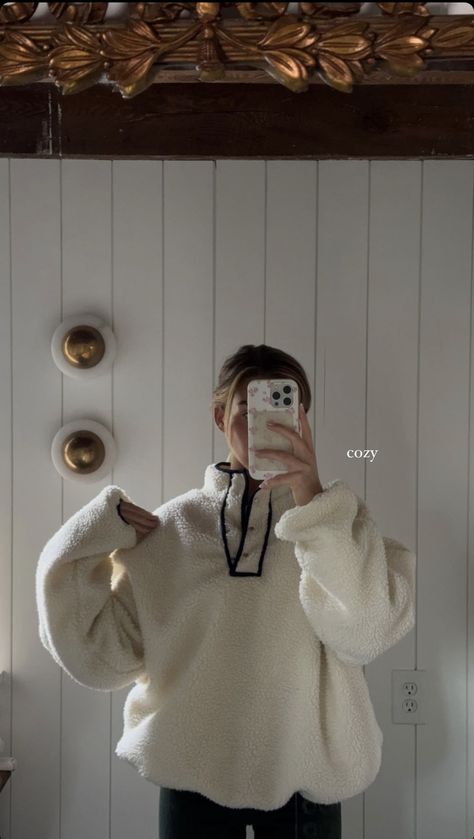 Sherpa Fleece Outfit, White Fleece Sweater With Cozy Fit, Cozy Fleece Sweater For Layering, Cozy Fit White Fleece Top, Fleece Sweater Outfit, Casual Sherpa Hoodie With Cozy Fit, Cozy Fit Sherpa Sweatshirt For Winter, Fleece Outfit, Fall Feels