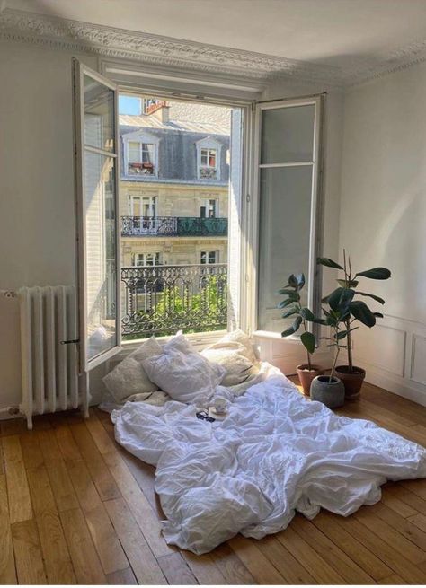 10 ways to steal French girl interior style - Vogue Australia French Apartment, Parisian Apartment, Aesthetic Rooms, Design Del Prodotto, Dream Apartment, House Room, Dream Rooms, Bedroom Styles, Dream Bedroom