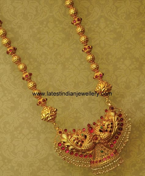 peacock Kalung Manik-manik, Haram Designs, Gold Haram, Temple Jewelry Necklace, Gold Temple Jewellery, Perhiasan India, Antique Gold Jewelry Indian, Gold Jewelry Simple Necklace, Gold Necklace Indian Bridal Jewelry