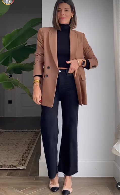 Brown Blazer Outfits For Women Work, Brown Blazer Outfits For Women, Dark Brown Blazer Outfit, Brown Blazer Outfit, Blazer Marron, Corporate Lifestyle, Office Ootd, Outfit Minimal, Brown Suit