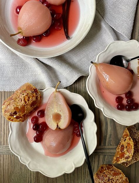 Cranberry-Rosé Poached Pears - Cottages & Gardens Fall Fruit Desserts, Recipe With Pears, Poached Fruit, Poached Peaches, Poached Pears Recipe, Pear Dessert Recipes, Easy Holiday Dessert, Pear Dessert, Easy Holiday Desserts