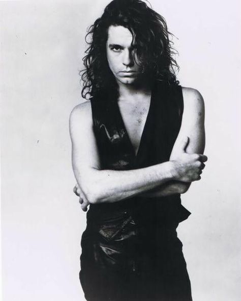 need you tonight, coz i'm not sleepin'... there's somethin' about you boy, that makes me pin Michael Hutchence 80s, Inxs Band, Michael Hutchence, 80s Bands, Handsome Guys, Post Modern, Modern Times, Rock Stars, Recording Artists