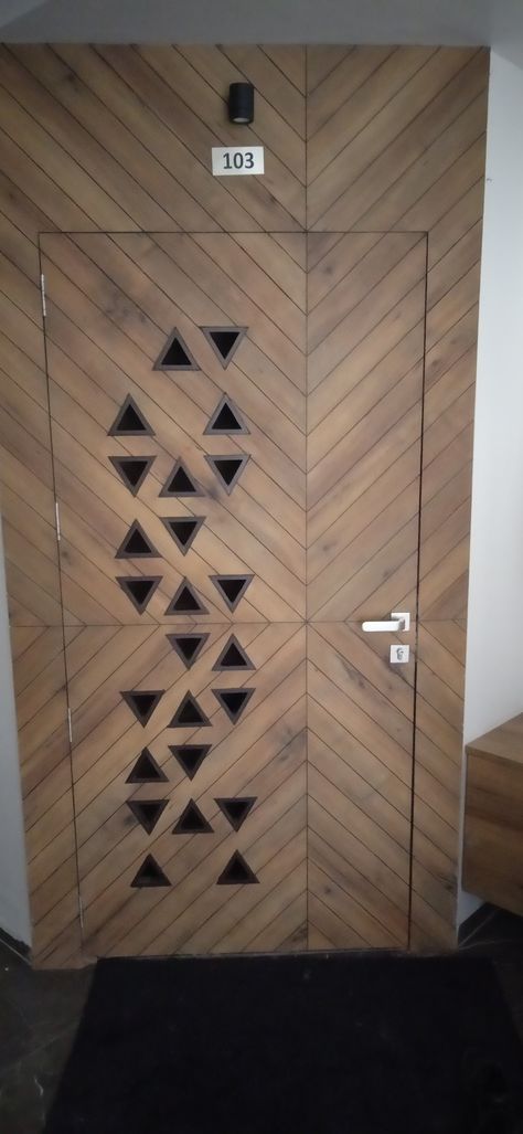 Men door jari Men Jali Door, Septi Door Designs, Septi Dor, Men Door Design Wooden, Men Door Design, Lcd Panel Design, Jali Design, Modern Entrance Door, Wooden Work