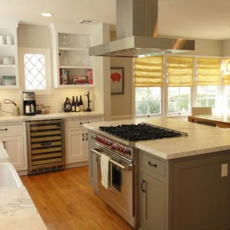 Best kitchens Island Stove, Small Kitchen Countertops, Island With Stove, Kitchen Island With Stove, Best Kitchen Design, Kitchen Island Bench, Galley Kitchen Remodel, Kitchen Remodel Cost, Farmhouse Kitchen Remodel