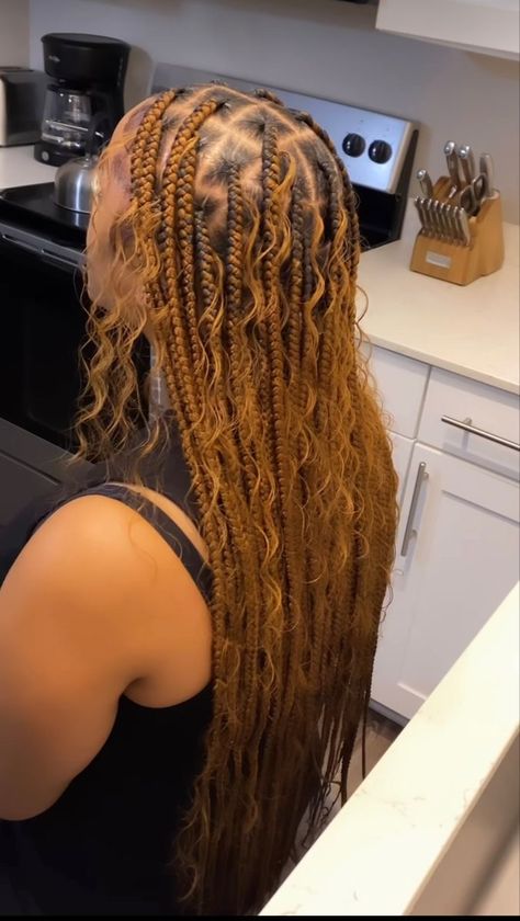 Honey Blonde Braided Hairstyles, Light Brown Bohemian Knotless Braids, Honey Brown Boho Knotless Braids, Color 30 Boho Knotless Braids, Light Brown Boho Knotless Braids, Honey Blonde Boho Knotless Braids, Copper Knotless Braids, Honey Blonde Braids Black Women, Honey Blonde Goddess Braids