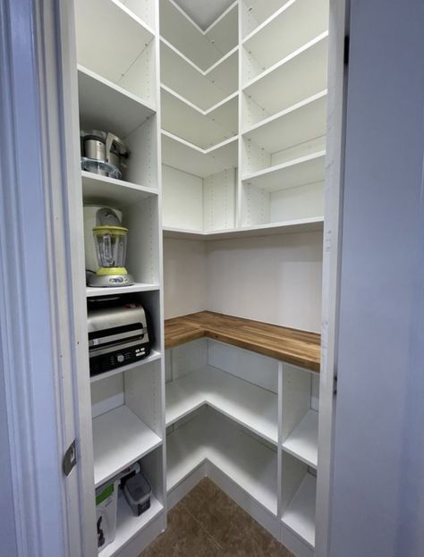 Utility Closet To Pantry, Corner Cubords Ideas Kitchen, Corner Shelves Pantry, 6x6 Pantry, 4x4 Pantry Layout, Corner Pantry Makeover, Pantry Organization Corner, Organization Corner Cabinet, Long Narrow Pantry