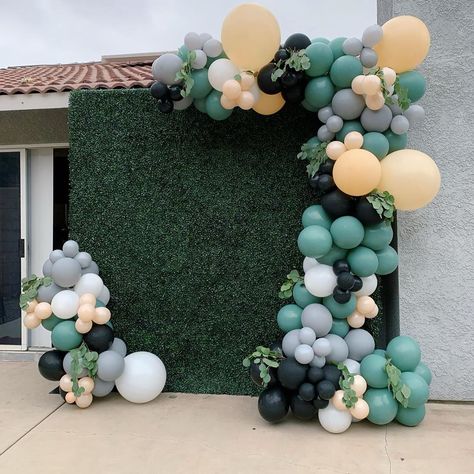 Green Wall Balloon Garland, Hedge Wall Backdrop With Balloons, Green Wall With Balloon Garland, Greenery Balloon Backdrop, Balloons On Greenery Wall, Grass Wall Balloon Garland, Grass Wall With Balloons, Birthday Concept, Hedge Wall