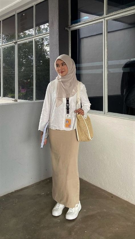 Outfit Kuliah Hijab, Fesyen Korea, Outfit Kampus, Outfit Campus, Outfit Ngampus, Rok Outfit, Campus Outfit, Casual Work Outfits Women, Modesty Outfits