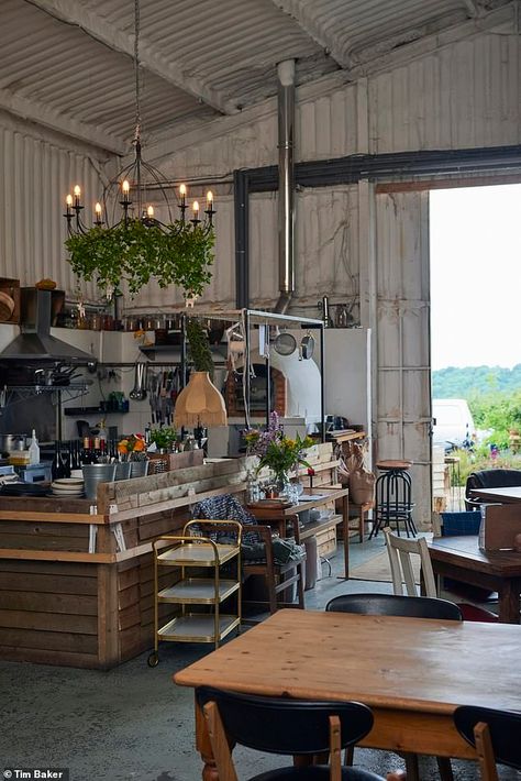 Farmhouse Cafe Interior Design, Farm Shop Cafe, Farm To Table Cafe, Farm Shop Aesthetic, Farm To Table Restaurant Design, Farm Shop Ideas Country Stores, Farm Cafe Design, Farm Coffee Shop, Farm Shop Ideas