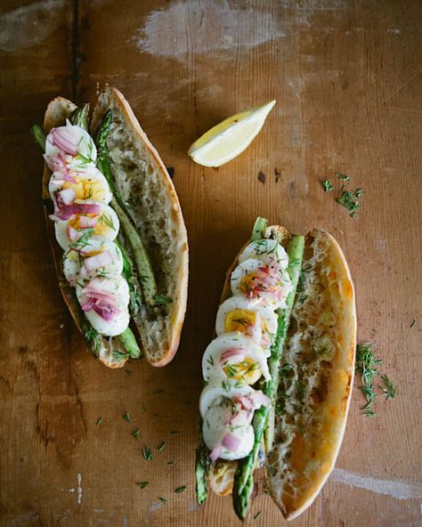 Recipe: Boiled Egg, Seared Asparagus & Pickled Onion Sandwich | Kitchn Onion Sandwich Recipe, Seared Asparagus, Resep Sandwich, Telur Rebus, Pickled Onion, Lunch Wraps, Spring Salad, Delicious Sandwiches, Think Food