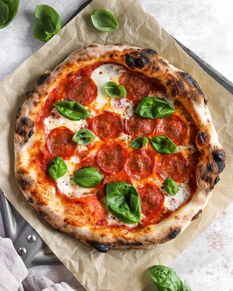 Neapolitan Pizza Dough Recipe, Neapolitan Pizza Dough, Freeze Pizza Dough, Pizza Dough Ingredients, Pizza Easy, Pizza Aesthetic, Neopolitan Pizza, Recipes Pizza, Dough Pizza