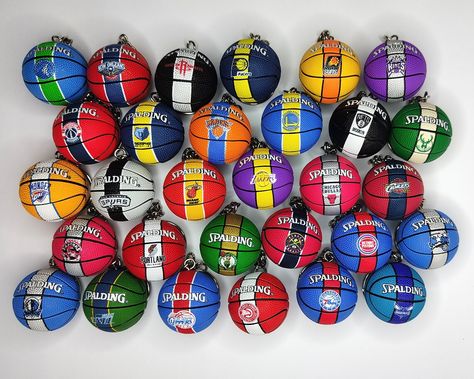 3D NBA Teams Ball Keychain - Etsy Vietnam Nba Action Figures, Basketball Keychain, Nba Basket, Chicago Bulls Basketball, Bulls Basketball, Mini Basketball, Barbie Collector Dolls, Mini Basketballs, Nba Sports