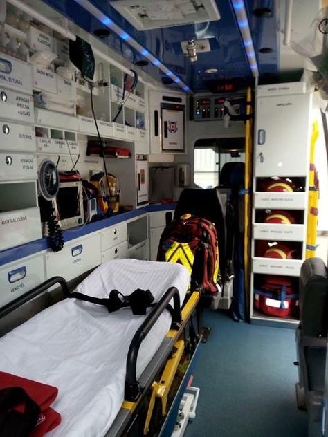 Emt Paramedic Aesthetic, Ambulance Interior, Emt Humor, Emergency Doctor, Job Inspiration, Firefighter Paramedic, My Future Job, Emt Paramedic, Nurse Inspiration