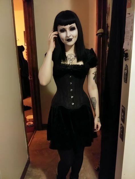 Perky Goth Outfits, Goth Casual Outfits, Goth Poses, Goth Outfit Inspo, Goth Fits, Goth Outfit Ideas, Corset Outfits, Goth Look, Alt Fashion