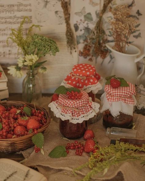 Jamming Aesthetic, Cottagecore Life, Cottagecore Food, Cottage Aesthetic, Sketchbook Inspo, Dream Cottage, Cottage Core Aesthetic, Homemade Jam, Cottagecore Aesthetic