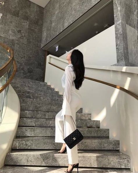 Estilo Ivy, Rich Girl Aesthetic, Rich Girl Lifestyle, Rich Women, Luxury Lifestyle Dreams, Classy Aesthetic, Future Lifestyle, Aesthetic Women, Elegantes Outfit