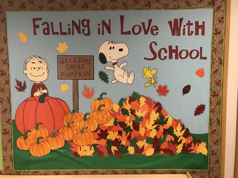 Fall Bulletin board - great pumpkin theme Fall Bulletin Board Ideas, Cafeteria Bulletin Boards, Daycare Bulletin Boards, Seasonal Bulletin Boards, October Bulletin Boards, November Bulletin Boards, Elementary Bulletin Boards, Class Bulletin Boards, Bulletin Boards Theme