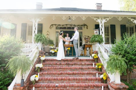 Front Porch Wedding Ideas, Front Porch Wedding Ceremony, Front Porch Wedding, Southern Front Porch, Porch Small, Porch Wedding, Queen Wedding, Queens Wedding, Bee Wedding