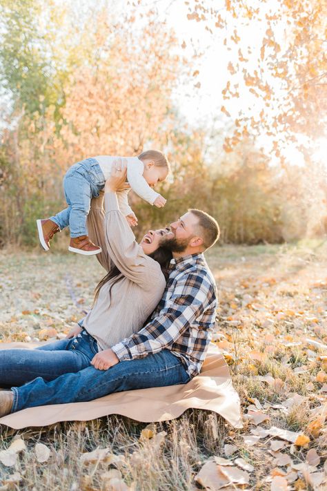 Potter Family | Dreamy Fall Pictures - danasophiaphotography.com Family Christmas Picture Outfits, Family Christmas Pictures Outdoor, Christmas Picture Outfits, 2024 Photoshoot, Fall Photoshoot Family, Potter Family, First Family Photos, Month Pictures, Christmas Family Photoshoot