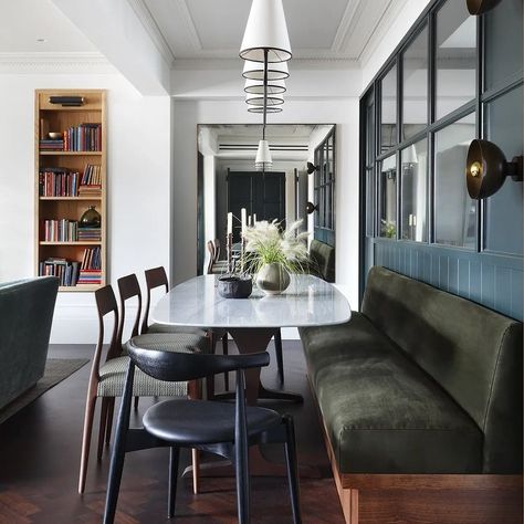 Interiors • Instagram Christian Bense, Transitional Style Dining Room, Dining Room Banquette, Minimalist Dining Room, Banquette Seating, Dining Nook, Dining Room Small, Dining Room Design, Lounge Areas