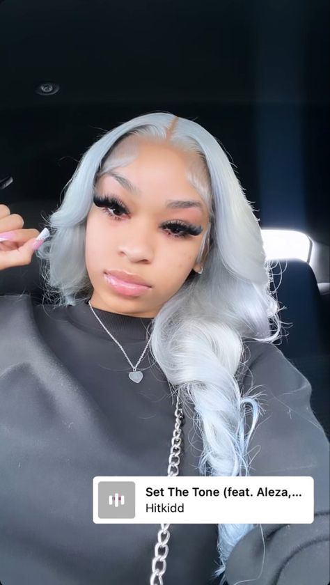 Grey Wig Install, Platinum Grey Hair, Cute Wig Hairstyles, Lacefrontal Hairstyle, Cute Weave Hairstyles, Frontal Wig Hairstyles, Wig Ideas, Creative Hair Color, Birthday Hairstyles