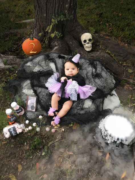 Spooky Newborn Pictures, Halloween Mommy And Me Photoshoot, Baby Witch Photoshoot, Halloween Picture Ideas For Babies, Halloween Infant Photoshoot, Halloween Photo Shoot Baby, Halloween Monthly Baby Pictures, Halloween Baby Photoshoot Ideas, Infant Halloween Photoshoot