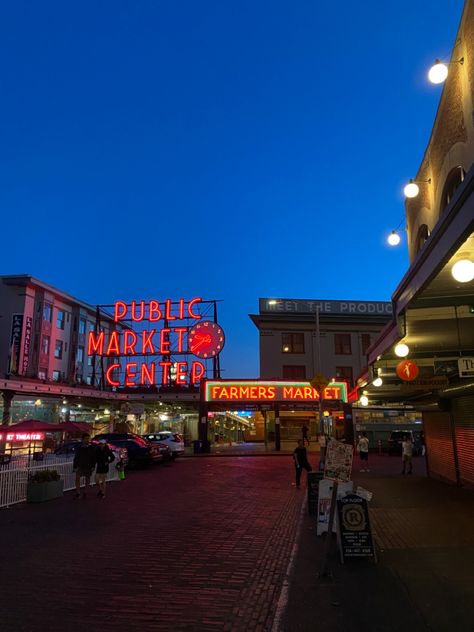 Public market center Seattle Public Market Seattle, Seattle Market, Aesthetic Seattle, Seattle Aesthetic, Usa Life, Public Market, Horror Story, Beautiful Places To Travel, Horror Stories