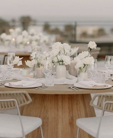 Beachside Wedding Reception, White Reception Decor, Beach Wedding Table Settings, Rooftop Reception, White Wedding Florals, Wedding Rooftop, Beach Wedding Tables, White Reception, Wedding Timeless