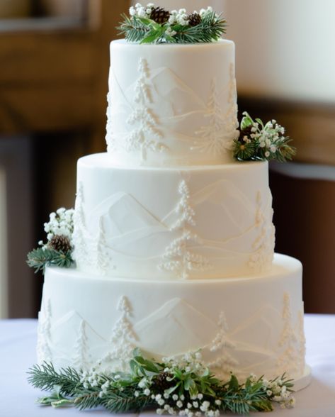 Mountain Wedding Cake, Mountain Wedding Decor, Elegant Summer Wedding, Winter Wedding Cake, Dream Wedding Cake, Winter Wedding Decorations, Rustic Wedding Cake, Future Wedding Plans, Mountain Lodge