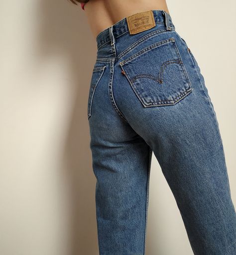 Levis High Waisted Jeans, Mom Jeans Levis, Levis Mom Jeans, Vintage Mom Jeans, Badass Style, Jeans Levis, Jeans Mom, Swim Suits, Womens Jeans