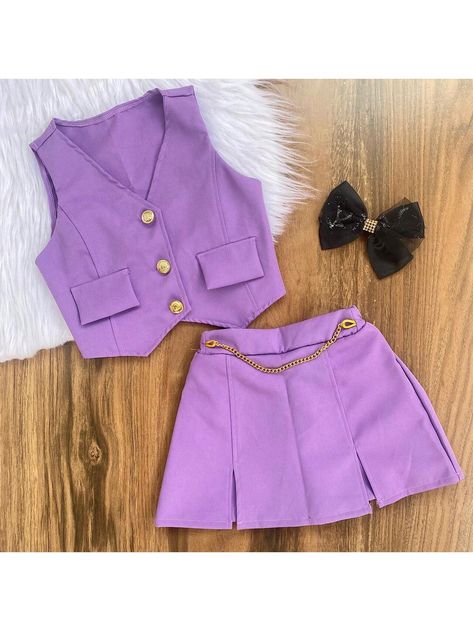 Conjunto infantil alfaiataria Colete + Short saia  Todas as nossas fotos são reais dos nossos produtos.  Tecido alfaiataria, super confortável, prático e essencial no guarda roupa da sua princesa.  COMPOSIÇÃO: 98% Poliéster / 2% Elastano  ITENS INCLUSOS: 1 unidade de conjunto.  TAMANHOS: 4, 6, 8, 10.  SOBRE A FORMA: A forma não é pequena, tem um tamanho bom, recomendamos que pegue um tamanho maior somente se a criança for grande pra idade.  O short saia possui uma correntinha na frente, o cós tem elástico na parte de trás que estica.  O colete possui 3 botões super elegantes, podendo ser usado também aberto com uma blusinha por baixo.  Nossos conjuntos são produzidos em tecido extremamente macio e confortável, muito leve, veste super bem. Entre no perfil da nossa loja e veja nossos modelos Pockets Fashion, Beautiful Fairies, Split Hem, Skirt Set, Pants For Women, Pants, Trousers