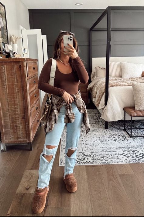 Mom Outfits Fall, Australian Winter, Trendy Mom Outfits, T Shirt Outfits, Ireland Fashion, Long Jumpsuit, Mommy Outfits, Preppy Sweater, Overalls Outfit