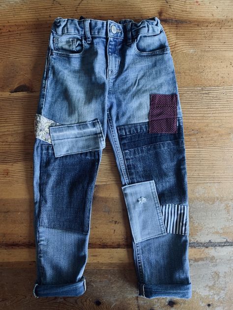 Two Ways To Add Multi Patches On Jeans | Modern Mending Mending Knees In Jeans, Patching Jeans With Fabric, Diy Patched Jeans, Quilt Patch Jeans, How To Sew Patches On Jeans, Jeans With Patches Diy, Sewing Patches On Jeans, Jean Patches Ideas, Diy Demin