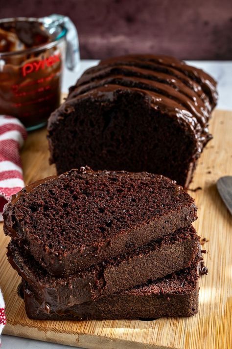 Quick Homemeade Chocolate Bread - Tastilly Chocolate Quick Bread Recipes, Quick Sweet Bread Recipes, Brownie Bread Loaf, Chocolate Loaf Bread, 1970 Recipes, Buttermilk Baking, Banana Energy, Cinnamon Cookies Recipes, Chocolate Bread Recipe