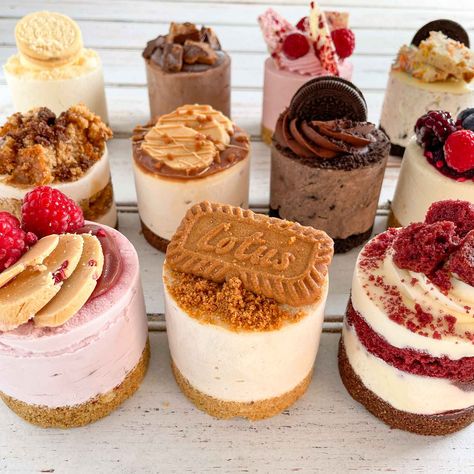 Mini Cheesecake Packaging Ideas, Cheesecake Food Truck, Mini Cheesecakes Aesthetic, Mini Cheesecake Packaging, Packaging Cheesecake, Cheese Cakes Design, Birthday Pastries, Cheesecake Packaging, Cheesecake Business