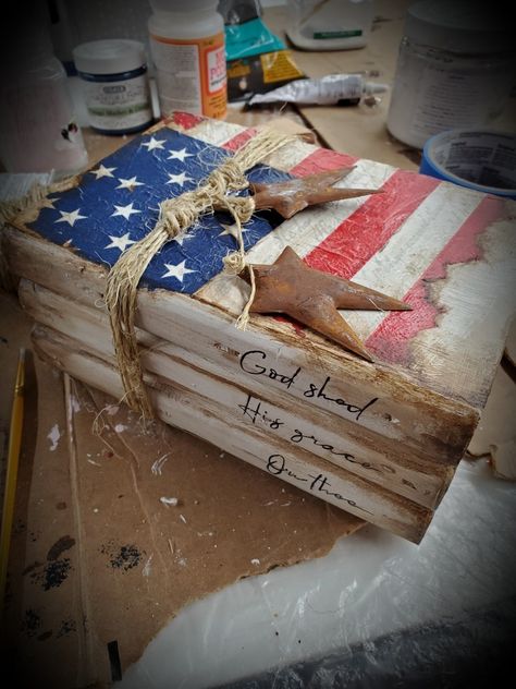 Fun weekend DIY decoupage project for the upcoming holidays. I used a paper napkin and scrap wood to create this patriotic decor piece. July Crafts For Adults, Fouth Of July Crafts, Patriotic Crafts Diy, 4th Of July Crafts, Patriotic Diy, Americana Crafts, 4th July Crafts, Look Festival, Crafts For Adults