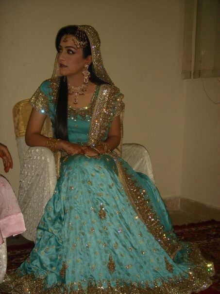 Turquoise Indian Outfit, Indian Prom Dresses, Turquoise Wedding Dresses, Gold Bridal Lehenga, Indian Wedding Dress Bridal Lehenga, Light Blue Lehenga, Blue Bridal Lehenga, Jewelry With Stones, Gold Bridal Jewelry