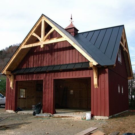 Post and Beam - Custom Barns and Buildings - The Carriage Shed Post And Beam Garage, Stuff Storage, Casa Garage, Shed Plans 12x16, Plan Garage, Carriage House Garage, Beam Structure, Carriage House Plans, Housing Design