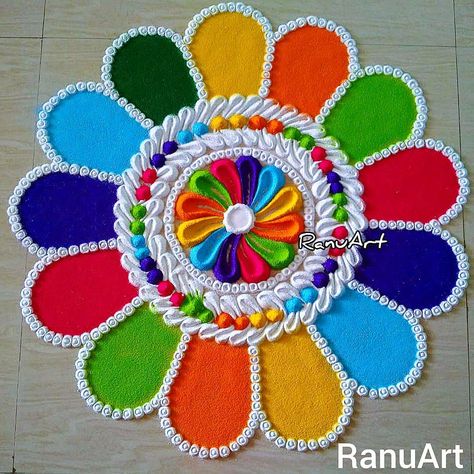 Small Circle Rangoli Design Easy, Small Circle Rangoli, Circle Rangoli Designs Diwali, Circle Rangoli Design, Circle Rangoli, Happy Diwali Rangoli, Easy Hand Drawings, Simple Flower Rangoli, Poster Rangoli