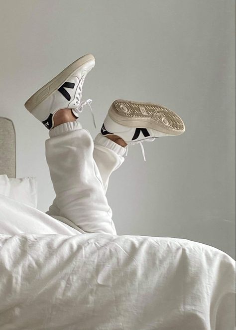 Veja Sneakers, Hype Shoes, Spring Aesthetic, Sneakers Outfit, Pretty Shoes, Aesthetic Photo, White Sneakers, Fitness Inspo, Photo Dump