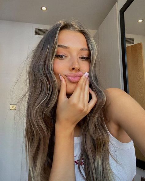 eva rose on Instagram: "😙" Eva Rankin, Selfie Ideas, Cute Hairstyles, Fashion Models, Follow Me, Hair Color, Long Hair Styles, Instagram Photos, Photo And Video