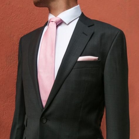 Look effortlessly stylish with a dark suit and matching pink accessories. Black Suit With Pink Accents Men, Black Suit With Pink Shirt Men, Pink And Black Suit For Men, Black Tux With Pink Tie, Pink Tie Black Suit, Black Suit With Pink Tie, Black Suit Pink Tie, Prom Suits For Men Black, Suit With Pink Tie