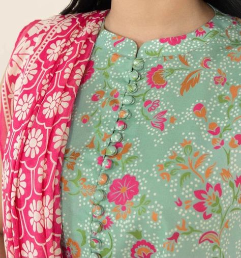 New Kamiz Neck Design, Dress Neck Patterns Indian Kurti Cotton, Close Neck Designs For Kurtis, Neck Design For Winter Suits, Slvees Style Design Kurti, Cotton Suit Neck And Sleeves Design, Cotton Dresses Neck Designs, Simple Kurti Neck Design, Chudi Designs Latest Cotton