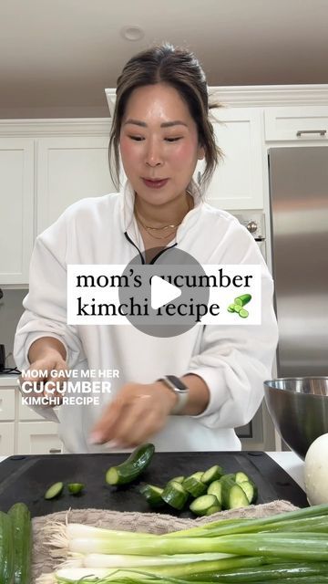 kat chao on Instagram: "my mom also gave me her white kimchi (baek kimchi) recipe, so stay tuned for that 🥬 mom’s cucumber kimchi recipe: 10 Persian cucumber sliced diagonally  6-7 green onions 1/4 white onion thinly sliced 1 bundle/ 1 cup Korean chives 1-2 tbsp Korean coarse sea salt 4-5 tbsp Korean chili flakes (gochugaru) 2 tbsp anchovy sauce 1-2 tbsp minced garlic 2-3 tbsp agave 2 tbsp sesame seeds Cover sliced cucumbers with coarse salt. Let sit for 10 mins then rinse. Add rest of ingredients and mix and massage gently. Eat within 3-4 days.  #easyrecipes #kimchi #kimchirecipe #cucumberkimchi #koreanfood #viralfood #viralreels #healthyrecipes" Kimchi Recipe Without Shrimp, Cucumber Kimchi Recipe Korean, Baek Kimchi Recipe, Kimchi Cucumber Recipe, Baek Kimchi, Asian Cucumber Recipe, White Kimchi, Korean Chili Flakes, Korean Cucumber