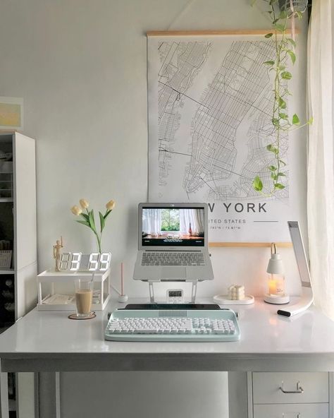 Study Desk Decor, Work Office Decor, Desk Inspiration, Office Room Decor, Desk Areas, Pinterest Room Decor, Workspace Inspiration, Workspace Design, Home Office Setup