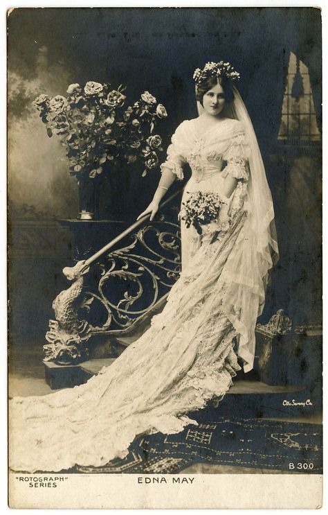 Old Wedding Photos, Look Gatsby, Victorian Bride, Edwardian Wedding, Vintage Wedding Photography, Vintage Wedding Photos, Victorian Wedding, Antique Wedding, Wedding Gowns Vintage