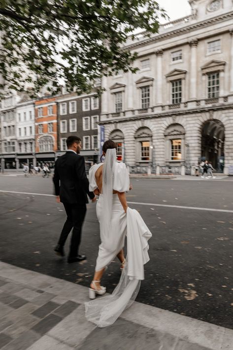 London City Wedding Photography, London Courthouse Wedding, London Elopement Photography, London Wedding Aesthetic, Street Wedding Photoshoot, Wedding Photoshoot City, Wedding City Photography, London Wedding Photos, London City Wedding