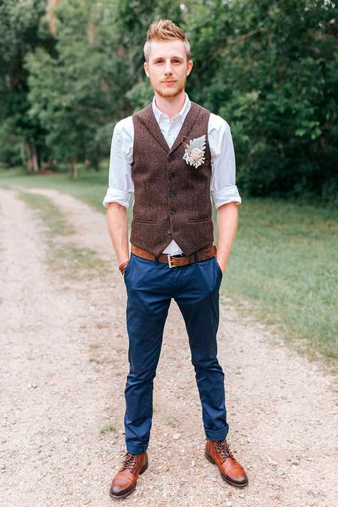 groom attire rustic blue pants t shirt brown waistcoat bowtie mallory sparkles Bohemian Wedding Attire, Groom Attire Rustic, Bohemian Groom, Groomsmen Vest, Groom Vest, Brown Waistcoat, Casual Grooms, Stil Masculin, Wedding Waistcoats