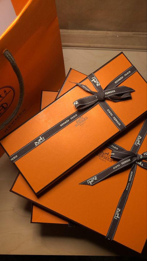 hermès orange boxes, hermes paris #hermes #hermesboxes #birkin #kelly #luxury #fashion Hermes Box Packaging, Hermes Packaging, Hermes Gift, Birkin Kelly, Orange Box, Hermes Orange, Aesthetic Clean, Luxurious Life, Orange Boxes