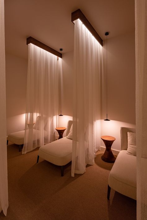 LIT Lighting Design Awards - Spa Decor Ideas Estheticians Luxe, Spa Relaxation Room Ideas, Iv Therapy Room Design, Spa Room Design, Spa Relaxation Room, Spa Chairs, Massage Room Design, Spa Massage Room, Massage Room Decor